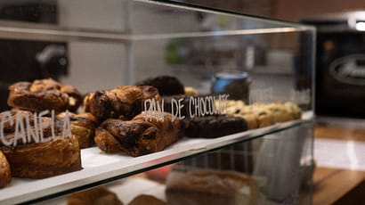 Pastelería artesanal y café de especialidad en Tinto